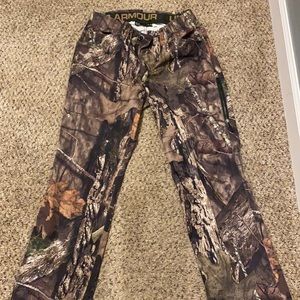 UA hunt pants. Quick drying, great condition, lightweight, and durable
